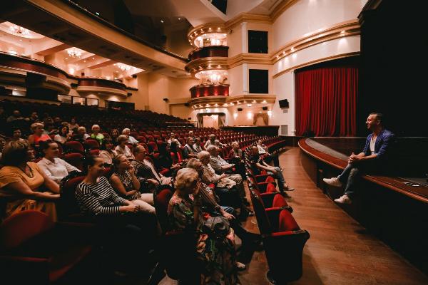 Артисты Тюменского драмтеатра выйдут на сцену перед открытием сезона